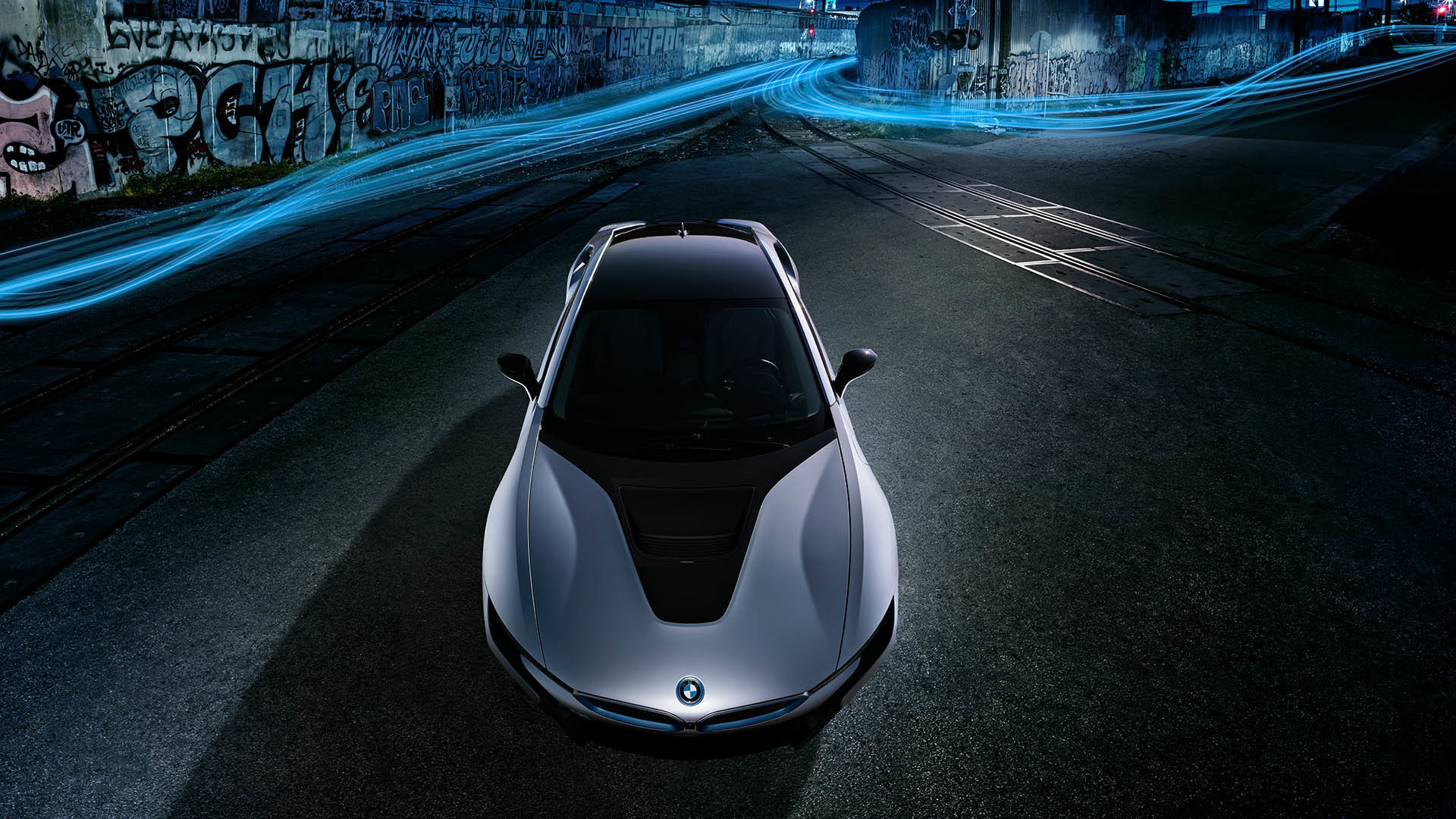 dw_1703_bmw_i8_shot_03_road_bgrnd_comp_fnl_lay_rgb_1920pxl