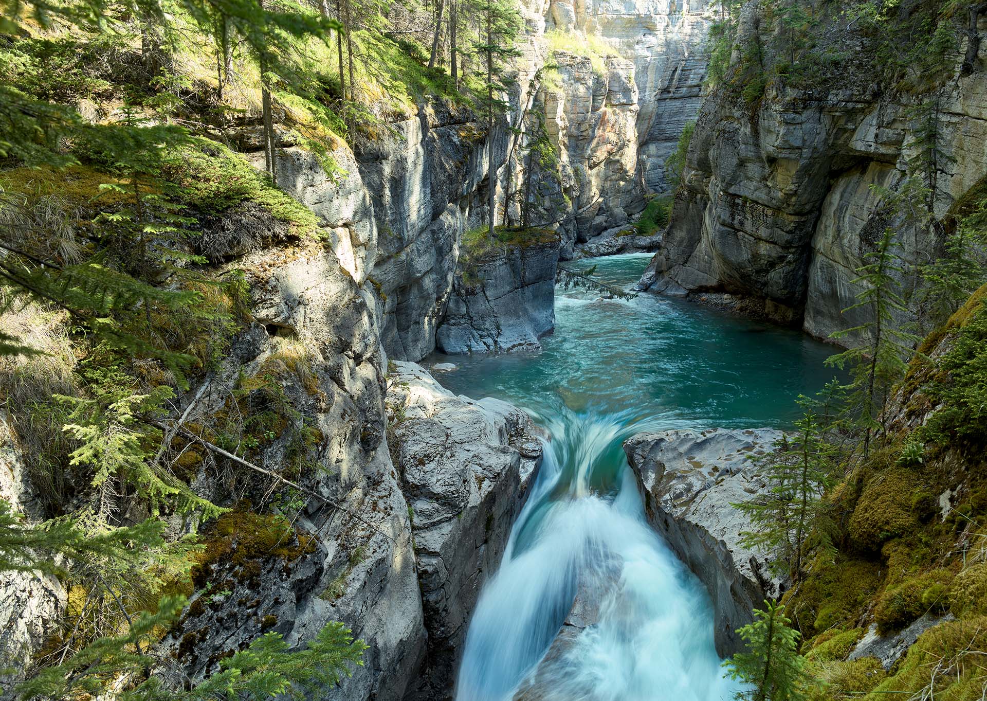 dw_1707_canada_CF019862_comp_crop_1920pxl