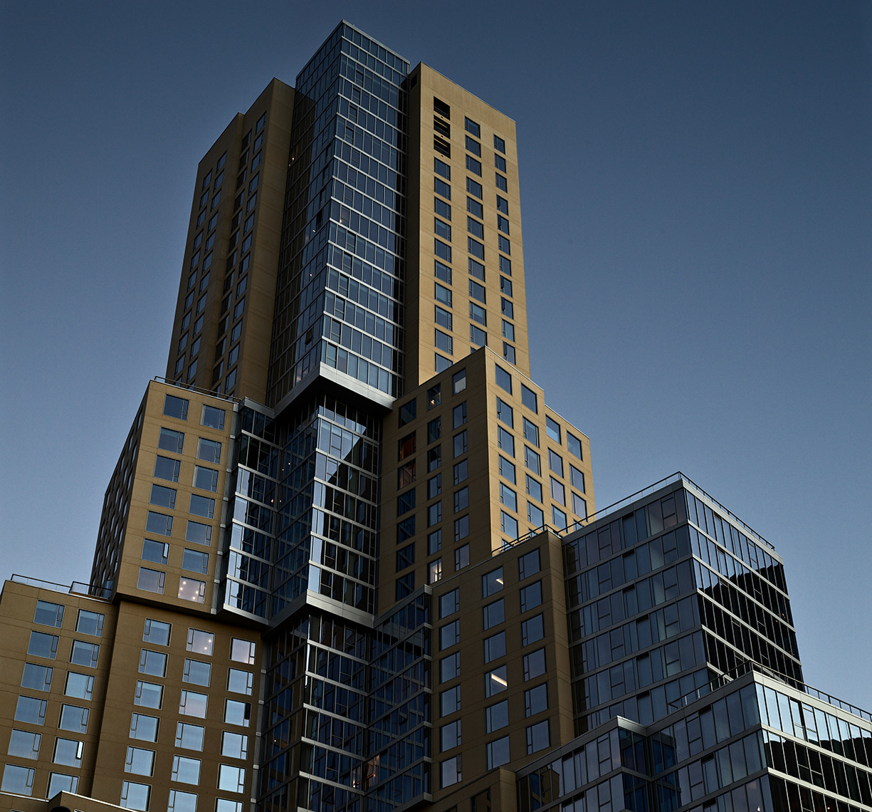 dw_2209_gehry_P0044103_comp_v2_140pxl