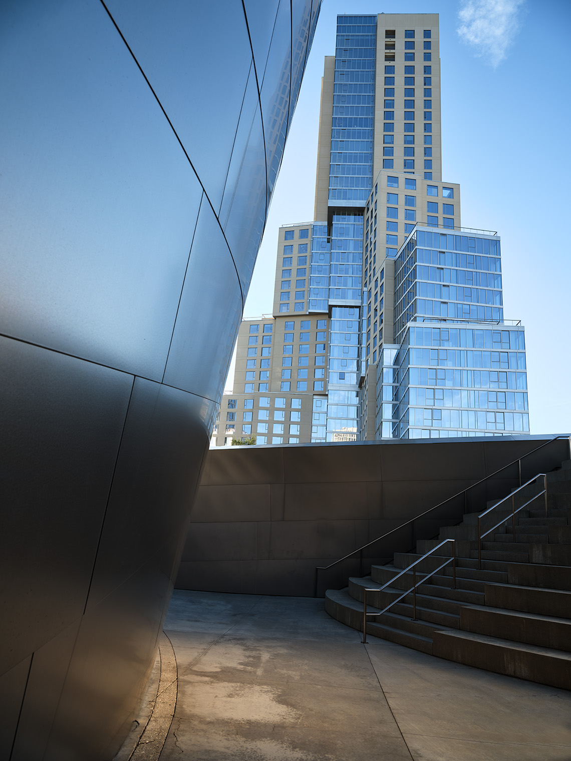 dw_2209_gehry__DSF1143_comp_1140pxl